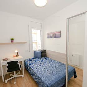 Private room for rent for €450 per month in L'Hospitalet de Llobregat, Carrer d'Orient