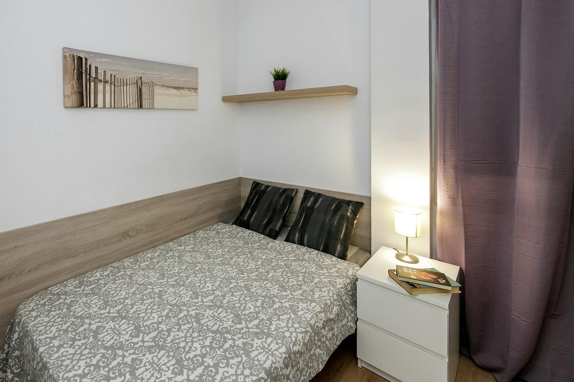 Private room for rent for €680 per month in Barcelona, Carrer de Casanova