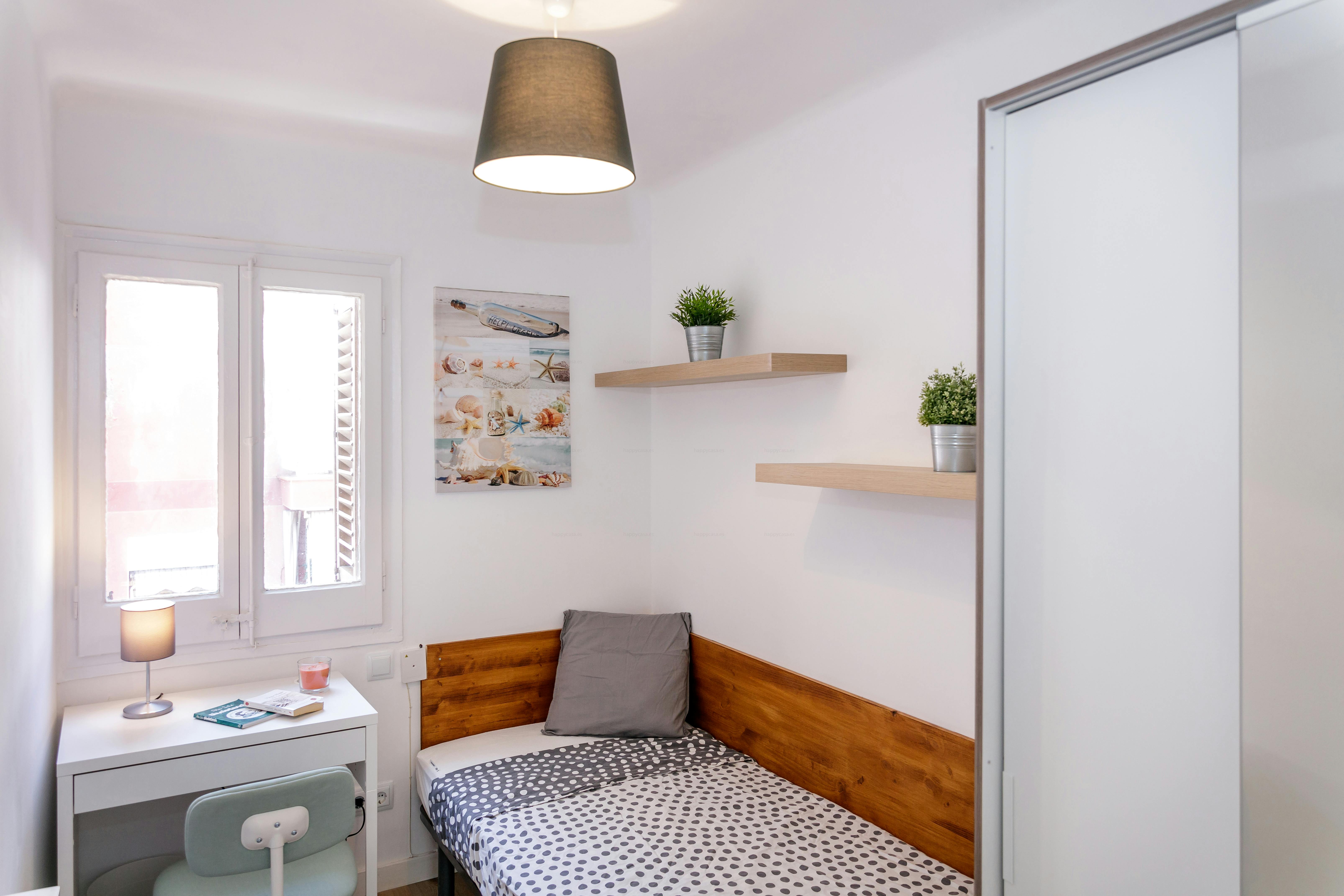 Private room for rent for €540 per month in L'Hospitalet de Llobregat, Carrer d'Occident
