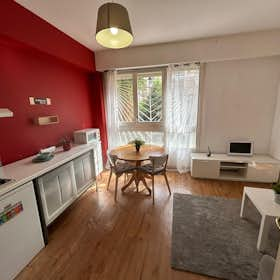 Private room for rent for €720 per month in Barcelona, Carrer de Ferran