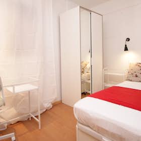 Private room for rent for €700 per month in Barcelona, Carrer de González Tablas