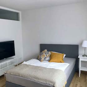 Отдельная комната сдается в аренду за 720 € в месяц в Stuttgart, Wangener Straße