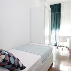 Private room for rent for €710 per month in Barcelona, Carrer de González Tablas