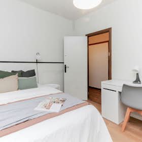 Private room for rent for €620 per month in Barcelona, Carrer de Ganduxer