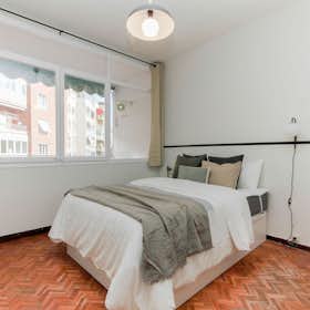 Private room for rent for €650 per month in Barcelona, Carrer de Ganduxer