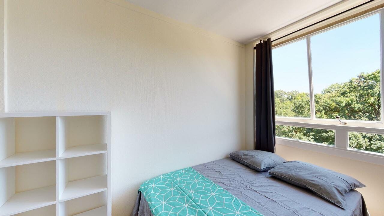 Single room Bron, 10m² — photo 1