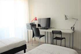 Shared room for rent for €440 per month in Sesto San Giovanni, Via Giovanni Pascoli