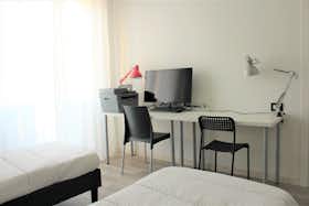 Mehrbettzimmer zu mieten für 440 € pro Monat in Sesto San Giovanni, Via Giovanni Pascoli