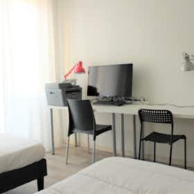 Спільна кімната за оренду для 440 EUR на місяць у Sesto San Giovanni, Via Giovanni Pascoli