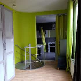 Apartment for rent for €1,000 per month in Antwerpen, Hessenplein