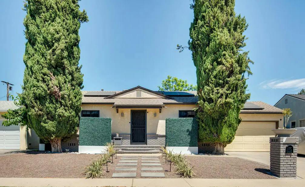 House for rent for $6,000 per month in Van Nuys, Bassett St