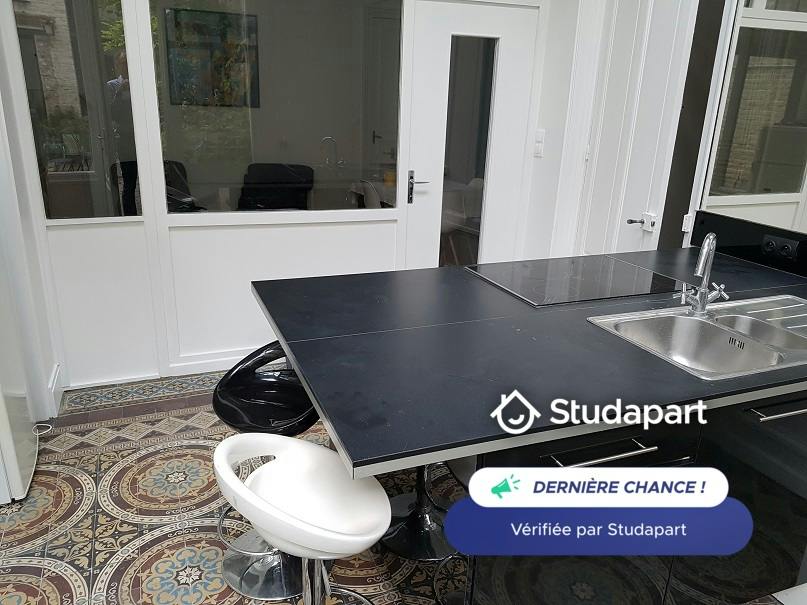 Private room for rent on Rue d'Artois, Lille - Vue 3