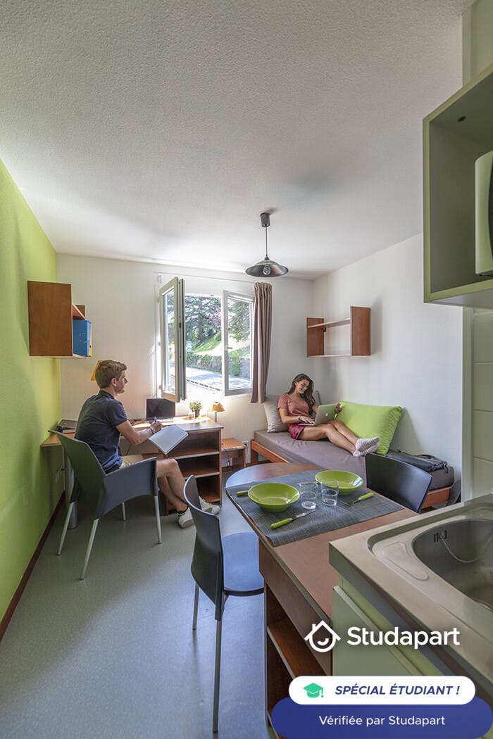 私人房间 正在以 €470 的月租出租，其位于 Chambéry, Rue Costa de Beauregard