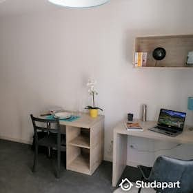 Private room for rent for €405 per month in Saint-Étienne, Rue Jouffroy