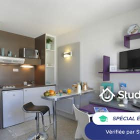 Private room for rent for €530 per month in Rouen, Rue de Constantine