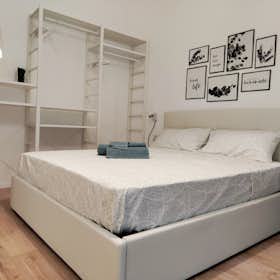 Studio for rent for €1,300 per month in Milan, Via Giuseppe Tartini