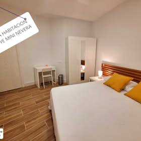 Shared room for rent for €550 per month in L'Hospitalet de Llobregat, Carrer de la Joventut