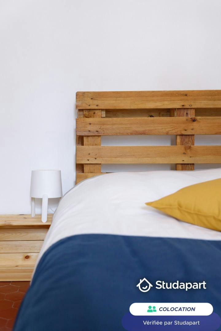 Private room for rent on Place de Strasbourg, Marseille - Plus