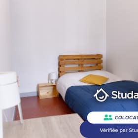 Private room for rent for €550 per month in Marseille, Place de Strasbourg
