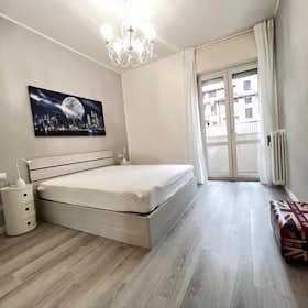 Apartment for rent for €2,100 per month in Milan, Via Antonio Bazzini