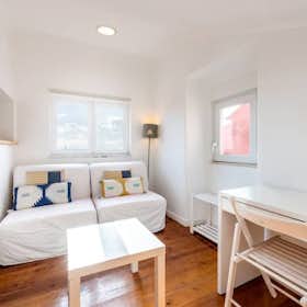 Apartment for rent for €14 per month in Lisbon, Rua da Escola Politécnica