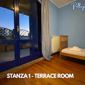 私人房间 正在以 €650 的月租出租，其位于 Bari, Via Giuseppe Pellegrini
