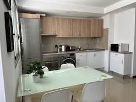 Apartment for rent for €1,700 per month in Santa Cruz de Tenerife, Calle Duggi