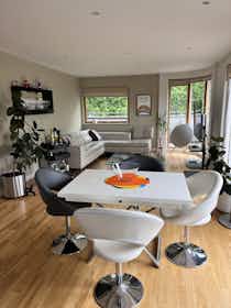 Apartment for rent for €2,791 per month in London, Weardale Road