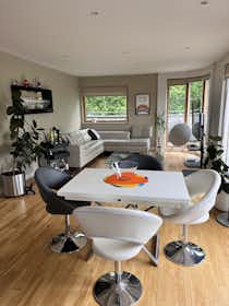 Appartamento in affitto a 2.400 £ al mese a London, Weardale Road