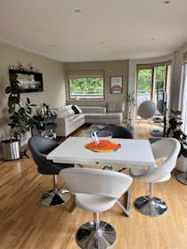 公寓 正在以 £2,386 的月租出租，其位于 London, Weardale Road