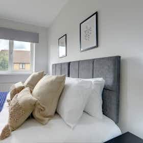 Casa para alugar por £ 4.860 por mês em Milton Keynes, Bernstein Close