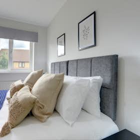 Casa para alugar por £ 4.860 por mês em Milton Keynes, Bernstein Close