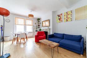 Appartement te huur voor £ 4.719 per maand in London, Fermoy Road