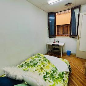 Private room for rent for €599 per month in Madrid, Calle de Alberto Aguilera