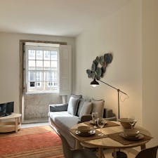Apartment for rent for €1,100 per month in Porto, Rua de Cedofeita