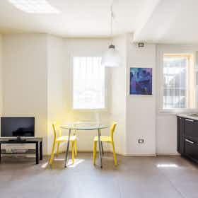 Studio for rent for €1,350 per month in Bologna, Via dell'Aeroporto