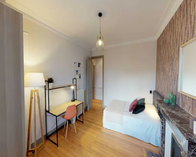 Private room in Rue Vital Carles, Bordeaux (1482375) room image 1