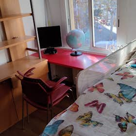 Private room for rent for €700 per month in Barcelona, Carrer de Ramon Trias Fargas