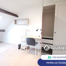 Private room for rent for €365 per month in Châtelet, Rue du Mayeur