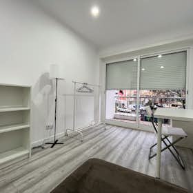 Private room for rent for €530 per month in Amadora, Avenida de Ceuta