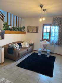 公寓 正在以 €2,100 的月租出租，其位于 Pesaro, Strada di Fontesecco