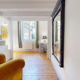 Stanza privata for rent for 350 € per month in Saint-Étienne, Rue du Théâtre