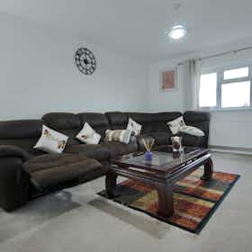 Apartment for rent for £4,042 per month in Windsor, Clewer New Town