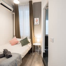 Apartment for rent for €1,195 per month in Madrid, Calle de los Jardines