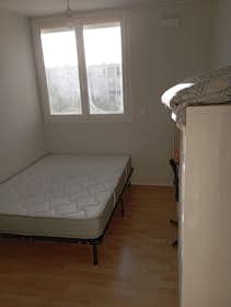Privé kamer te huur voor € 400 per maand in Saint-Pierre-des-Corps, Résidence Le Grand Mail