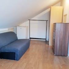 Studio for rent for €1,047 per month in London, Anson Road