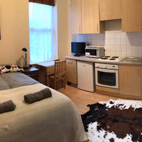 Private room for rent for €1,221 per month in London, Portnall Road