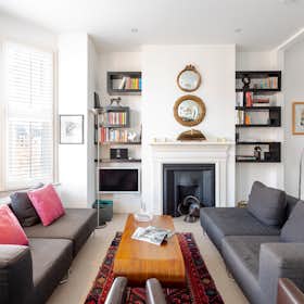 Apartment for rent for £6,626 per month in London, Balliol Road