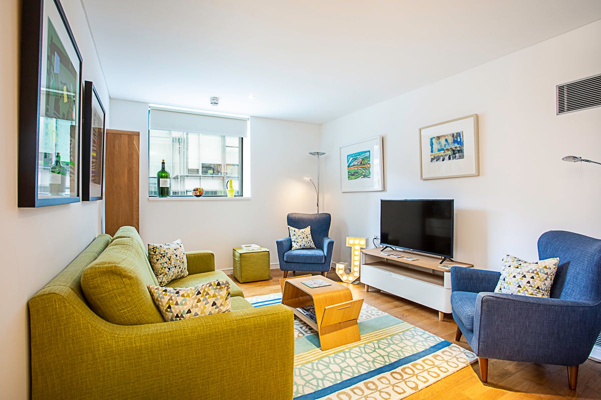 Apartment for rent for £3,472 per month in London, Hermitage Street