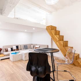 Studio for rent for €2,062 per month in Paris, Rue de la Verrerie